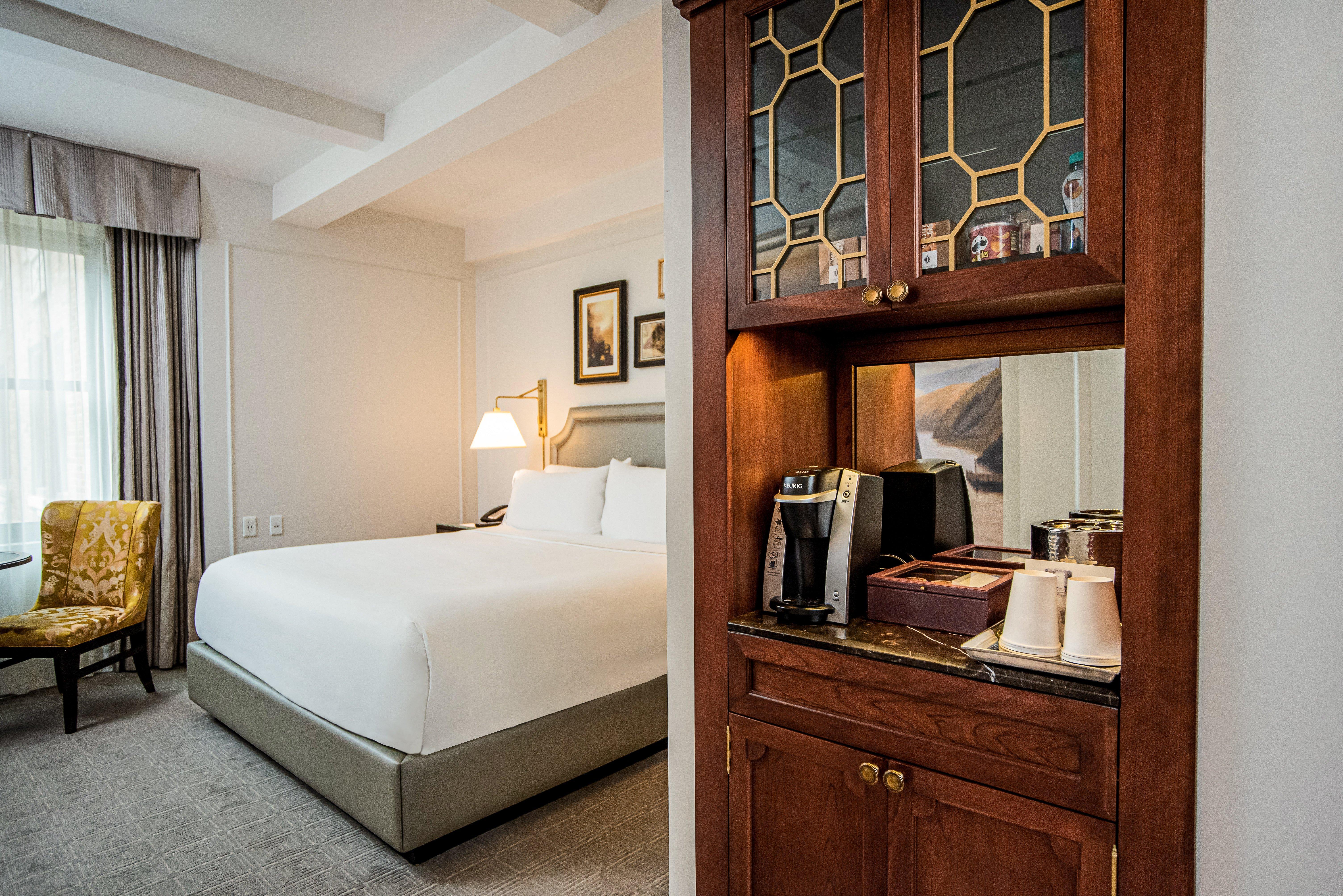 Intercontinental New York Barclay Hotel By Ihg Esterno foto A coffee station in a hotel room
